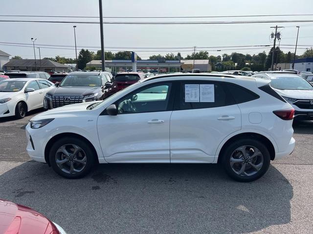 Photo of 2023 Star White Ford Escape