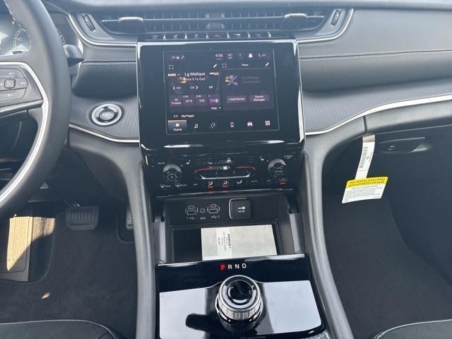 Photo of 2025 Bright White Clearcoat Jeep Grand Cherokee