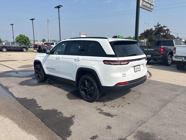 Photo of 2025 Bright White Clearcoat Jeep Grand Cherokee