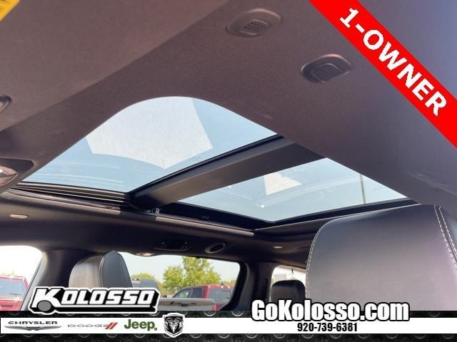 Photo of 2025 Diamond Black Chrysler Pacifica