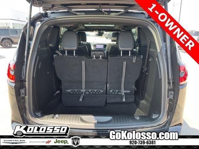Photo of 2025 Diamond Black Chrysler Pacifica