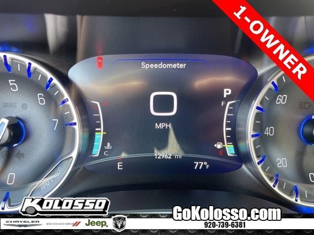 Photo of 2025 Diamond Black Chrysler Pacifica