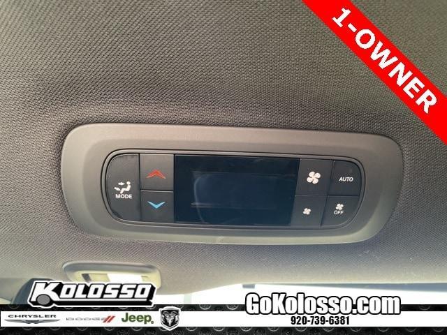 Photo of 2025 Diamond Black Chrysler Pacifica