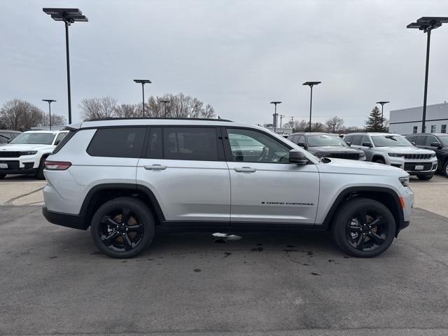 Photo of 2025 Silver Zynith Jeep Grand Cherokee L