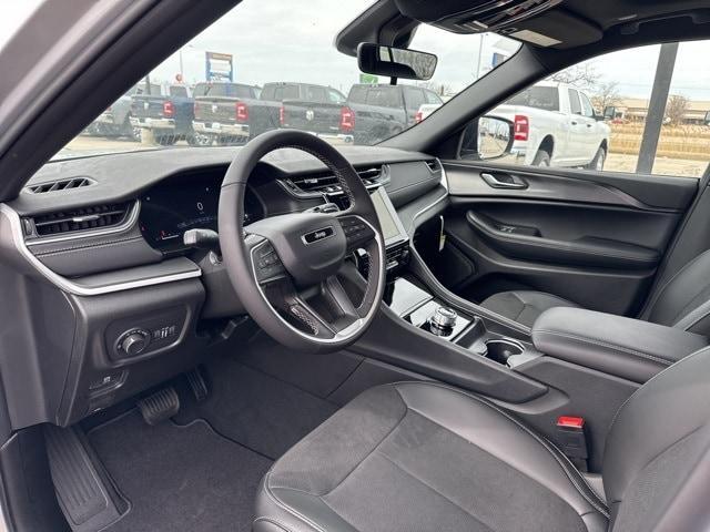 Photo of 2025 Silver Zynith Jeep Grand Cherokee L