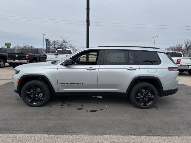Photo of 2025 Silver Zynith Jeep Grand Cherokee L