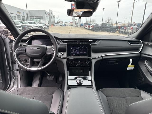 Photo of 2025 Silver Zynith Jeep Grand Cherokee L