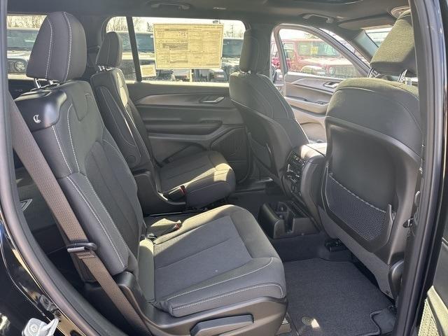 Photo of 2025 Diamond Black Jeep Grand Cherokee L