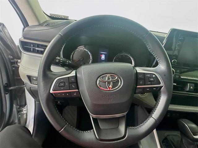 Photo of 2022 Celestial Silver Metallic Toyota Highlander