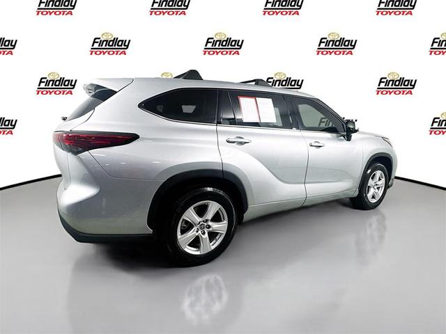 Photo of 2022 Celestial Silver Metallic Toyota Highlander