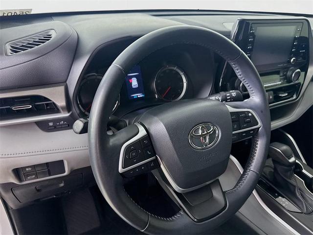 Photo of 2022 Celestial Silver Metallic Toyota Highlander