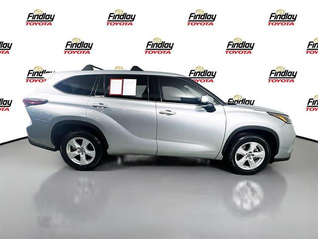 Photo of 2022 Celestial Silver Metallic Toyota Highlander