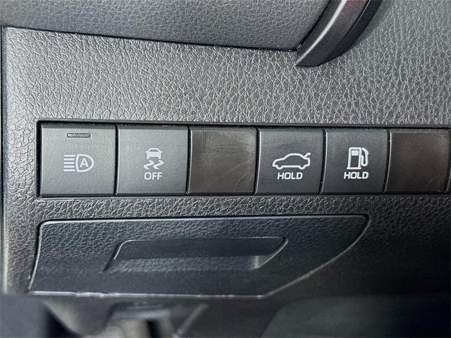 Photo of 2023 Ice Cap Toyota Camry
