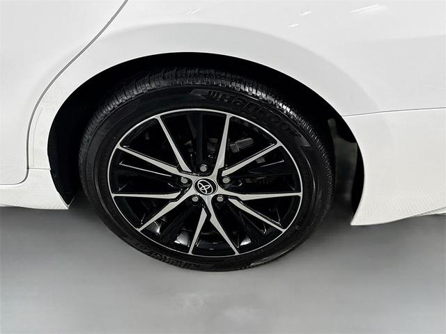 Photo of 2023 Ice Cap Toyota Camry