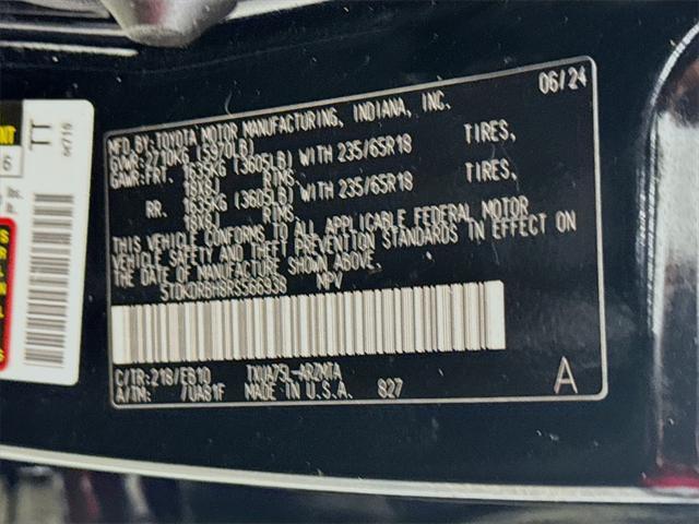 Photo of 2024 Midnight Black Metallic Toyota Highlander
