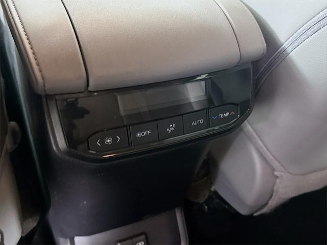 Photo of 2024 Midnight Black Metallic Toyota Highlander