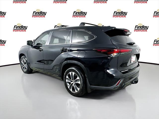 Photo of 2024 Midnight Black Metallic Toyota Highlander