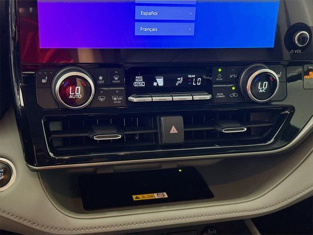 Photo of 2024 Midnight Black Metallic Toyota Highlander