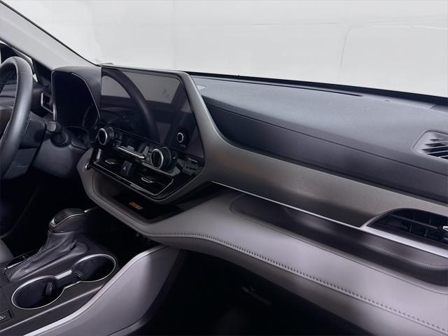 Photo of 2024 Midnight Black Metallic Toyota Highlander