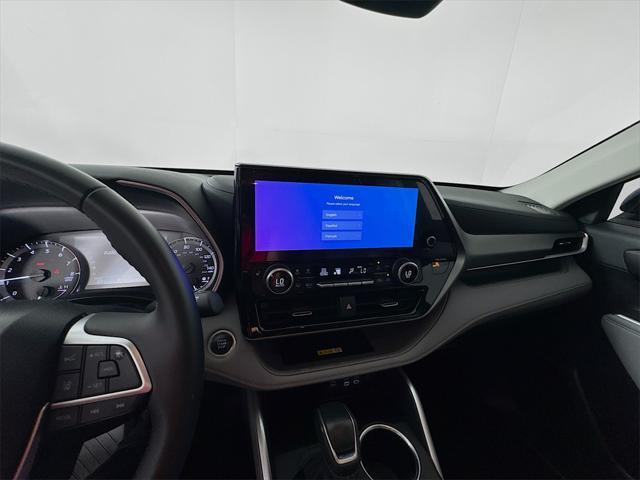 Photo of 2024 Midnight Black Metallic Toyota Highlander