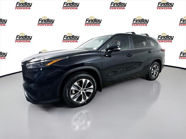 Photo of 2024 Midnight Black Metallic Toyota Highlander