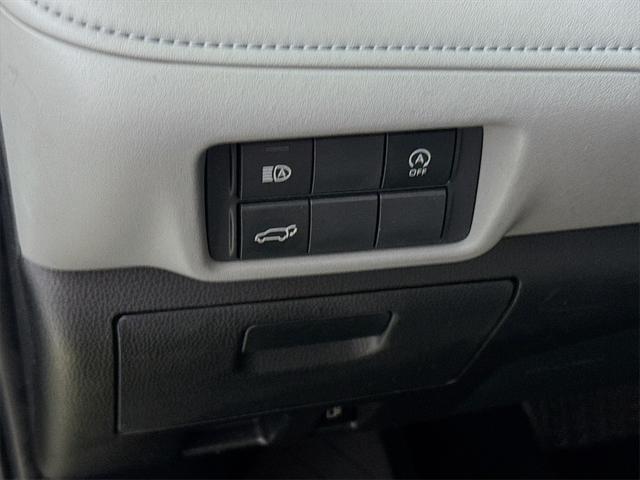 Photo of 2024 Midnight Black Metallic Toyota Highlander