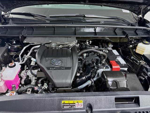 Photo of 2024 Midnight Black Metallic Toyota Highlander