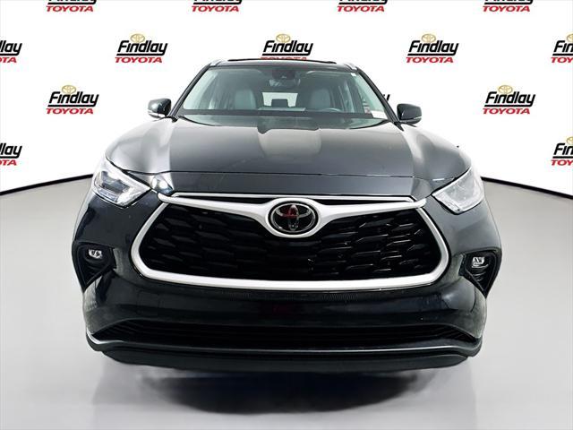 Photo of 2024 Midnight Black Metallic Toyota Highlander