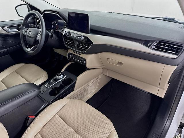 Photo of 2022 OXFORD WHITE Ford Escape