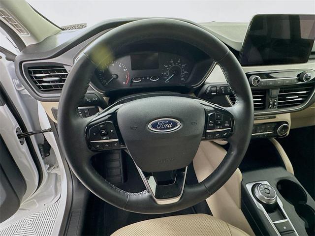 Photo of 2022 OXFORD WHITE Ford Escape