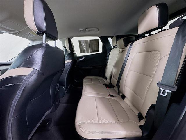 Photo of 2022 OXFORD WHITE Ford Escape