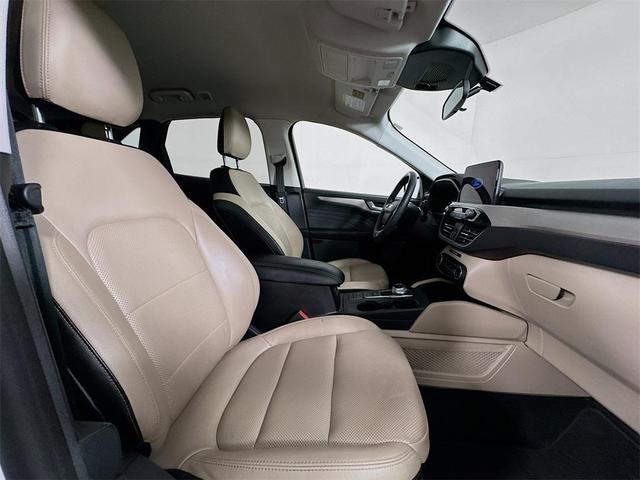 Photo of 2022 OXFORD WHITE Ford Escape