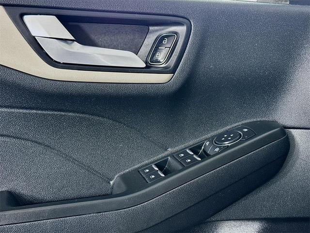 Photo of 2022 OXFORD WHITE Ford Escape