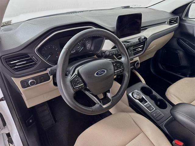 Photo of 2022 OXFORD WHITE Ford Escape