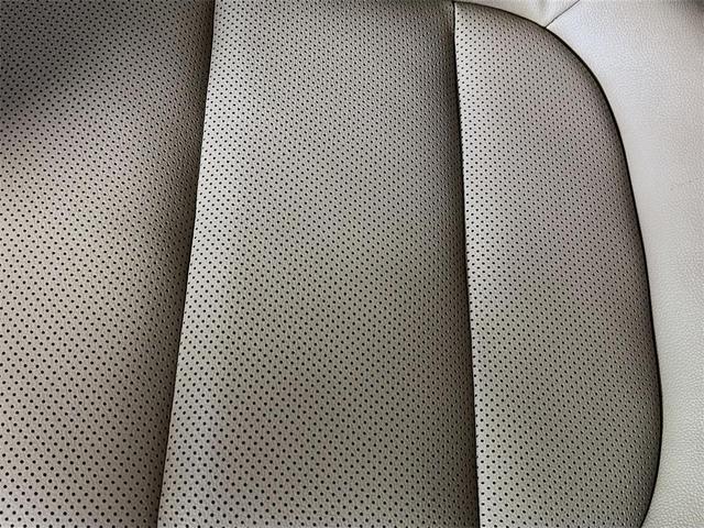 Photo of 2022 OXFORD WHITE Ford Escape