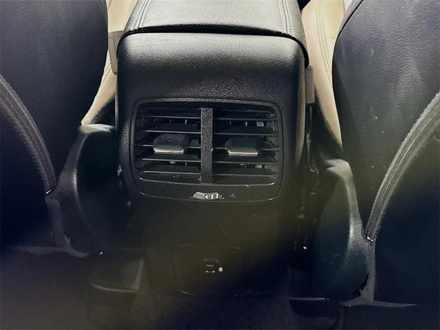 Photo of 2022 OXFORD WHITE Ford Escape