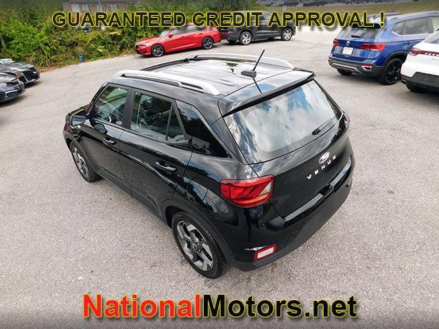 Photo of 2025 Onyx Black Hyundai VENUE