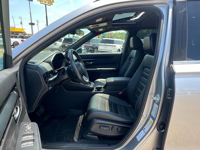 Photo of 2023 Lunar Silver Metallic Honda CR-V Hybrid