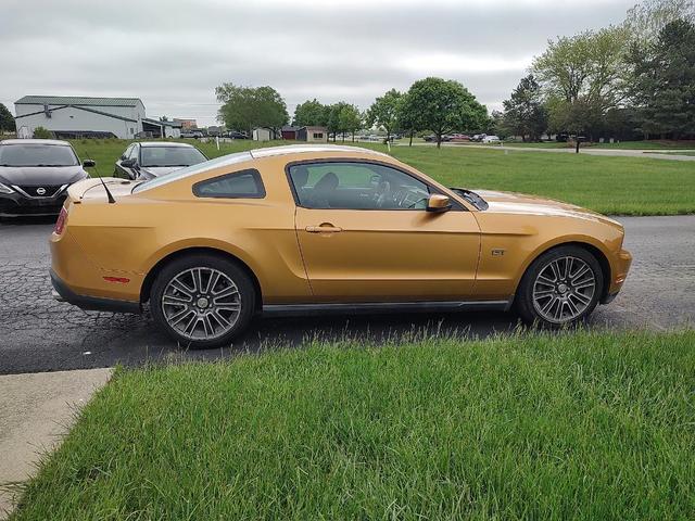 Photo of 2010 Yellow Ford Mustang