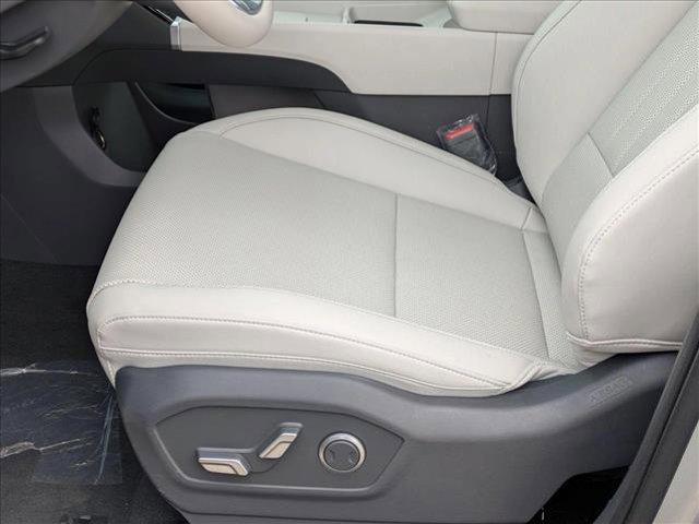Photo of 2025 Shimmering Silver Hyundai SANTA FE