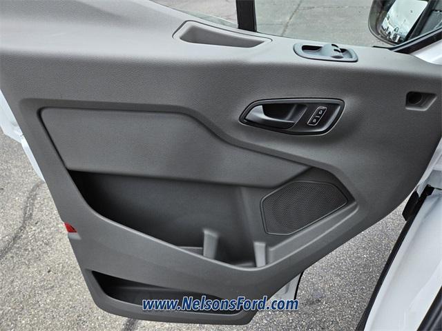 Photo of 2025 Oxford White Ford Transit-250
