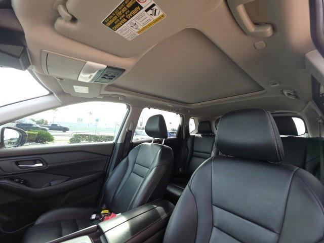 Photo of 2023 Pearl White Tricoat Nissan Rogue