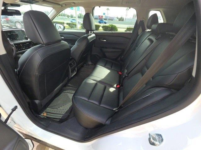 Photo of 2023 Pearl White Tricoat Nissan Rogue