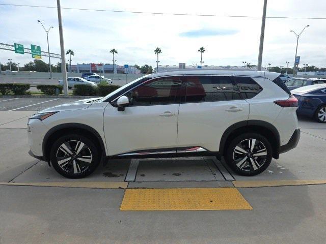 Photo of 2023 Pearl White Tricoat Nissan Rogue