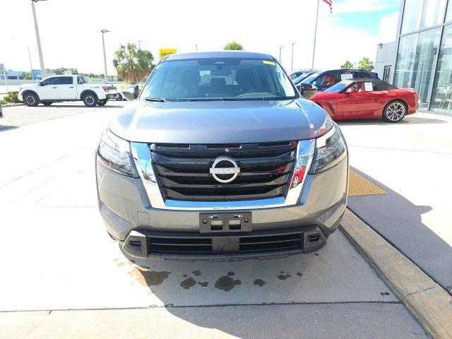 Photo of 2024 Gun Metallic Nissan Pathfinder