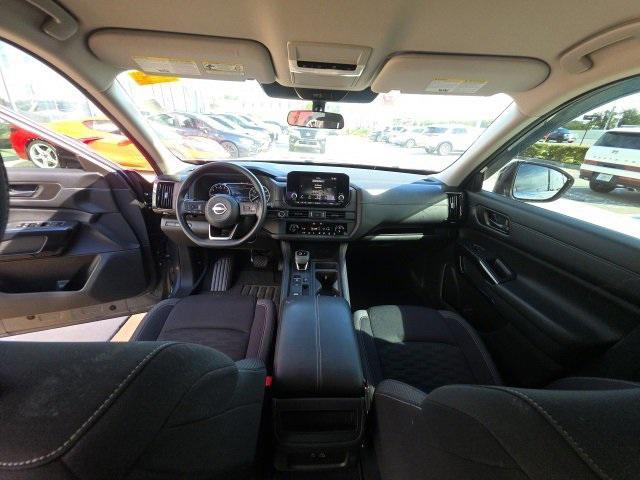 Photo of 2024 Gun Metallic Nissan Pathfinder