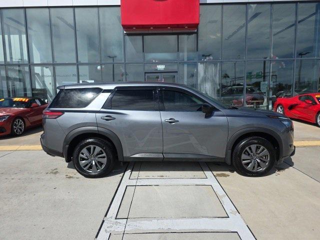 Photo of 2024 Gun Metallic Nissan Pathfinder