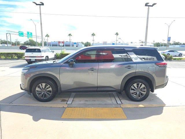 Photo of 2024 Gun Metallic Nissan Pathfinder