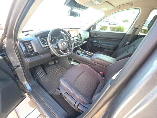 Photo of 2024 Gun Metallic Nissan Pathfinder