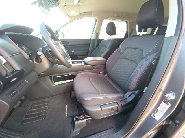 Photo of 2024 Gun Metallic Nissan Pathfinder